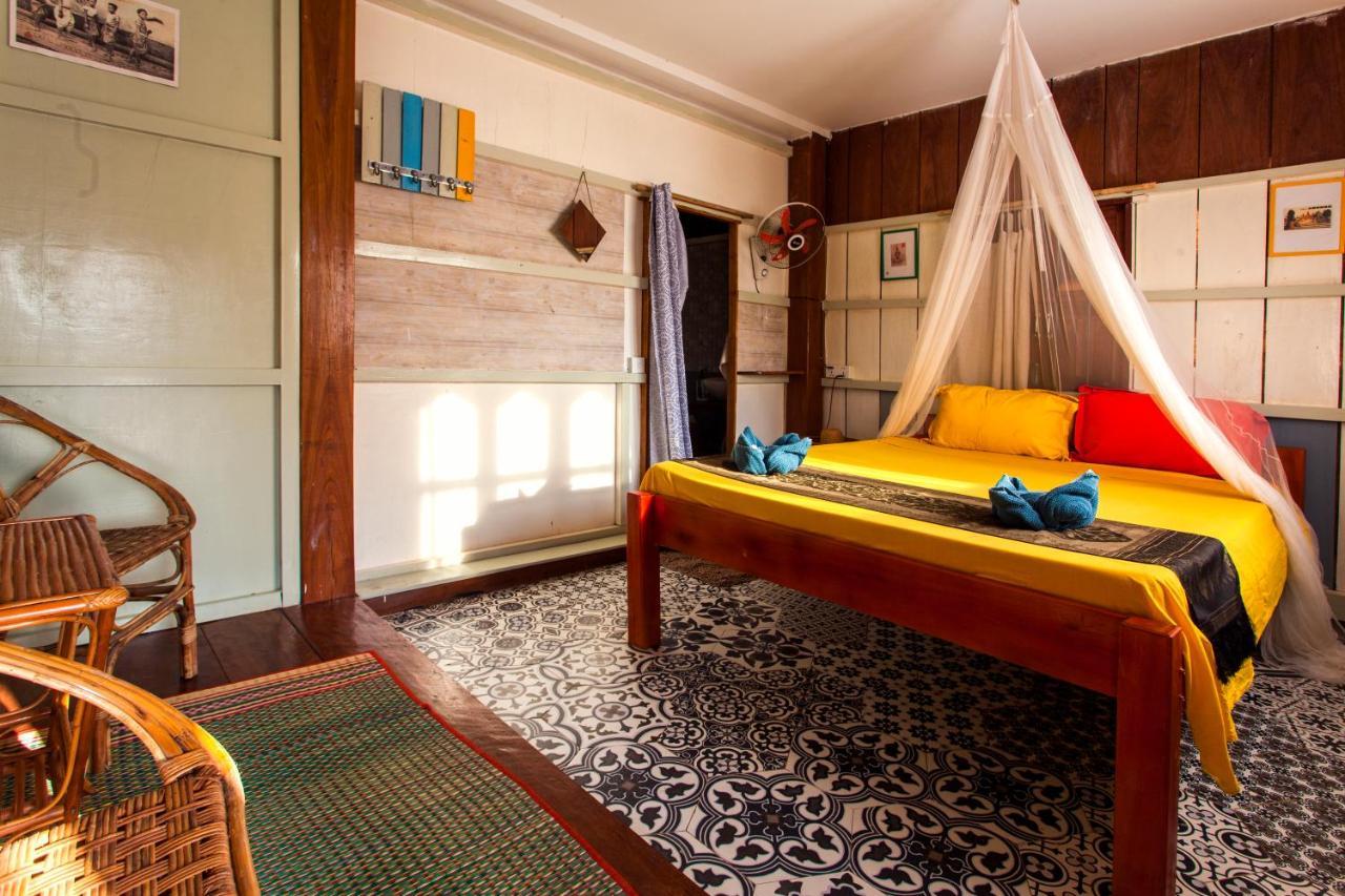Retro Kampot Guesthouse Eksteriør bilde